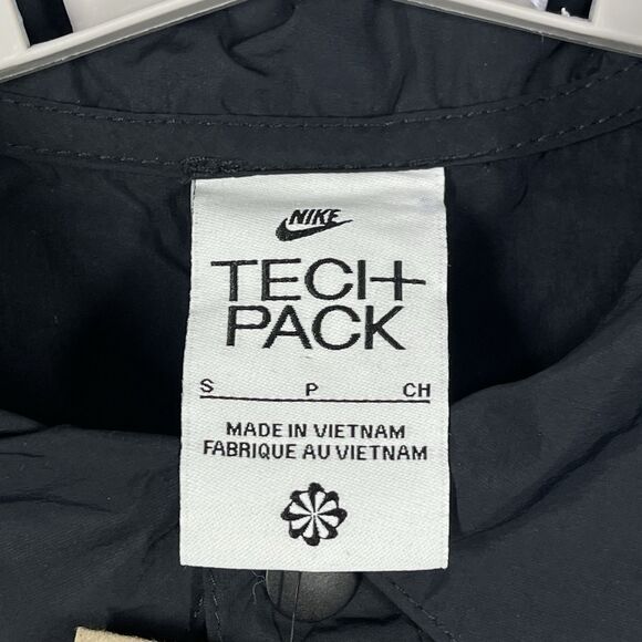 Nike Shirt Mens Small Black Sportswear Tech Pack Woven Nylon Snap Baggy DX0205 - Picture 2 of 12